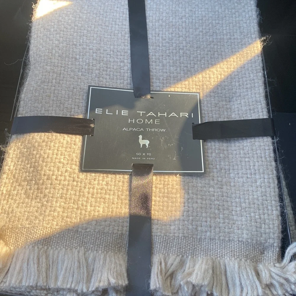 Brand new  alpaca throw - Picture 2 of 4